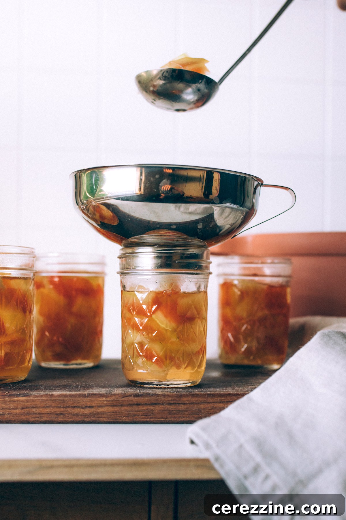 Karpuz Kabuğu Reçeli 11 Ladle pouring hot Watermelon Rind Preserves into jars