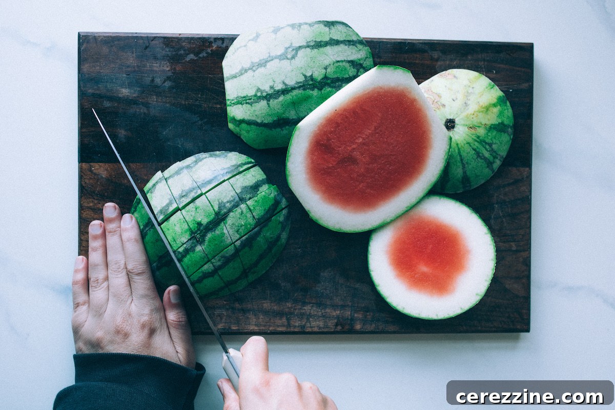 Karpuz Kabuğu Reçeli 8 Watermelon rind being cubed for preserves