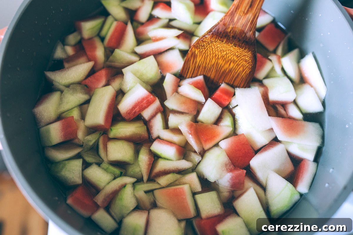 Karpuz Kabuğu Reçeli 10 Clean, chopped watermelon rind ready for the preserve process