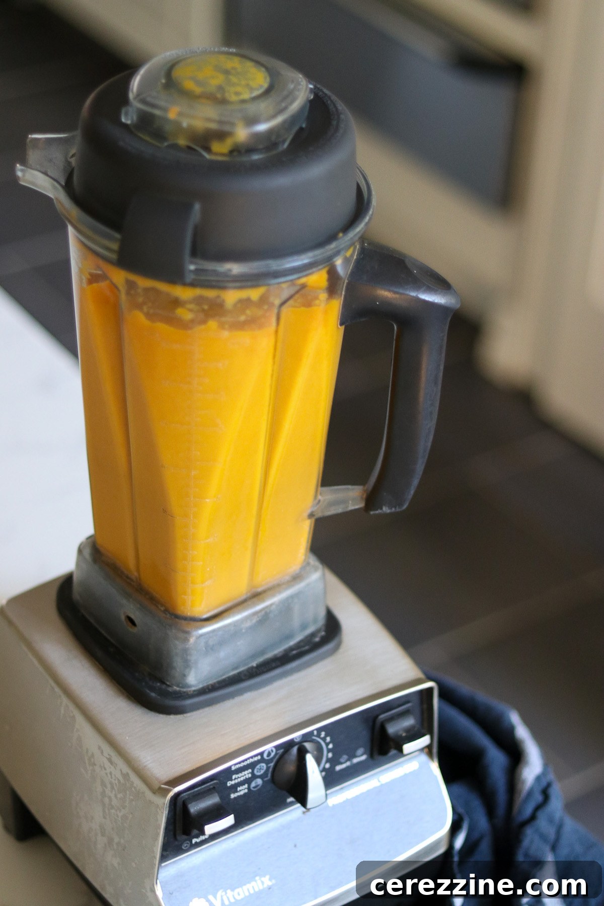 Can Your Own Delicious Carrot Soup 8 Blending Carrot Soup