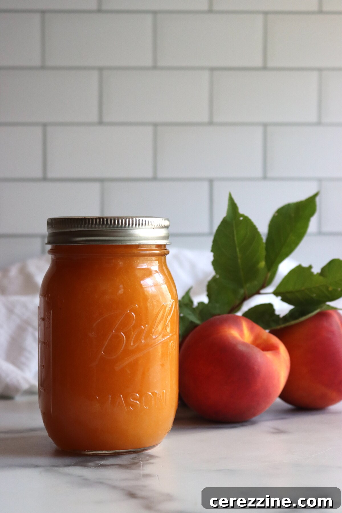 Peach applesauce in a pint and half pint jar